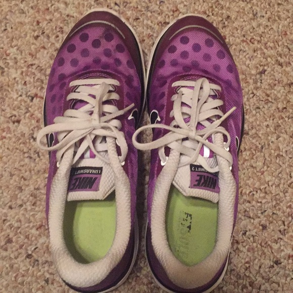 Nike Tennis Shoes - Picture 1 of 6